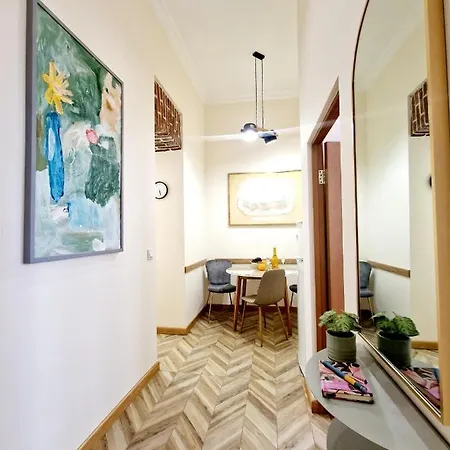 Leoclassic With Balcony In Center