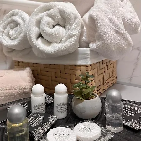 Leoclassic With Balcony In Center