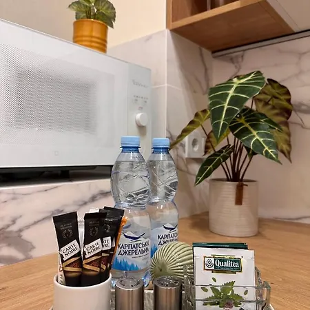 Leoclassic With Balcony In Center *