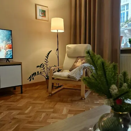 Leoclassic With Balcony In Center *