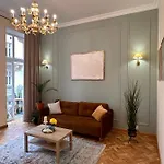 Leoclassic With Balcony In Center *