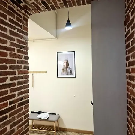 Leoclassic With Balcony In Center