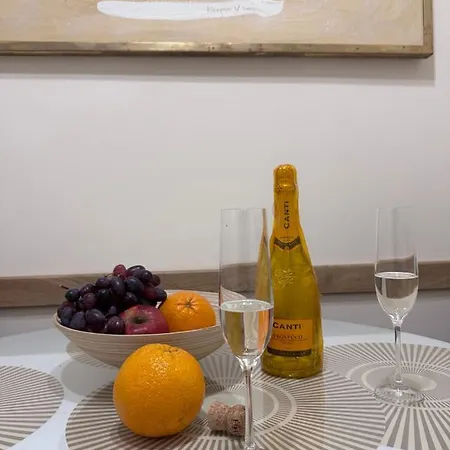 Leoclassic With Balcony In Center Apartment *