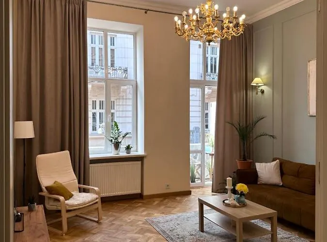 Апартаменты Leoclassic With Balcony In Center *