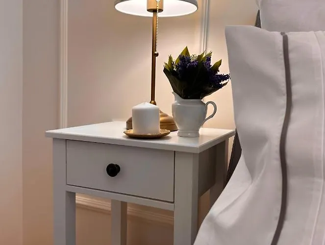 Leoclassic With Balcony In Center Апартаменты *