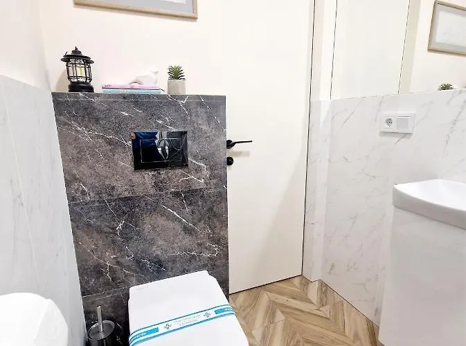 Апартаменты Leoclassic With Balcony In Center