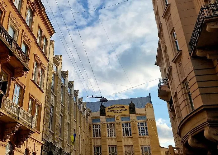 Leoclassic With Balcony In Center Апартаменты