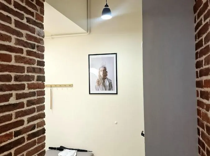 Leoclassic With Balcony In Center