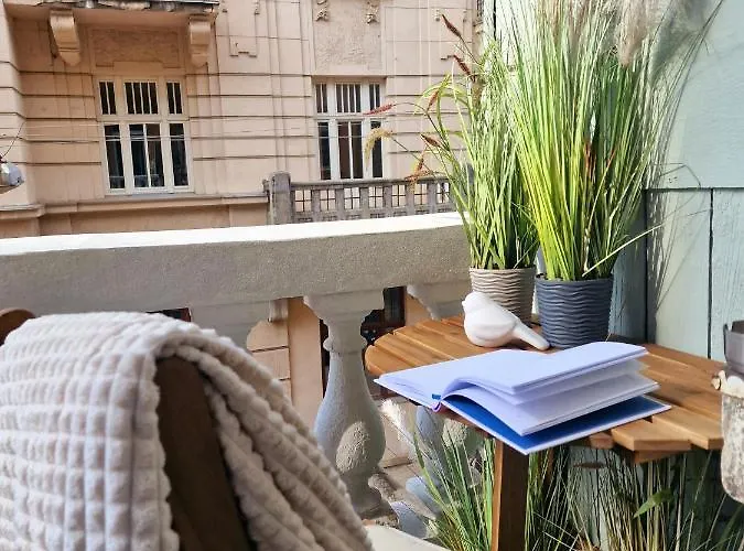 Leoclassic With Balcony In Center Апартаменты