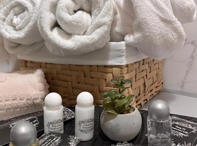 Leoclassic With Balcony In Center