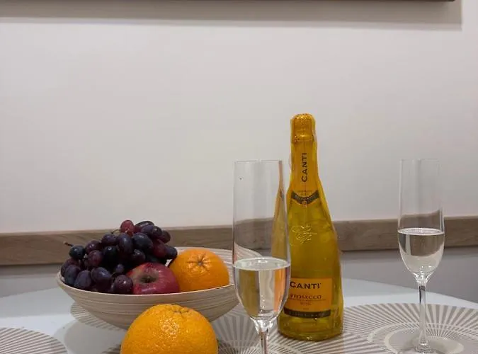 Leoclassic With Balcony In Center Апартаменты *