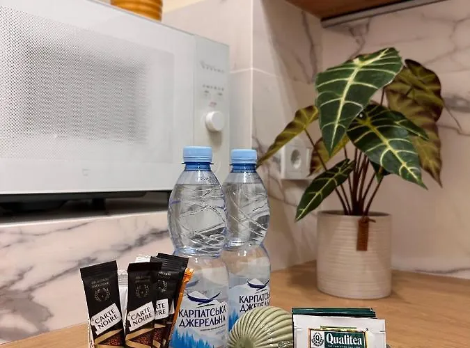 Leoclassic With Balcony In Center *