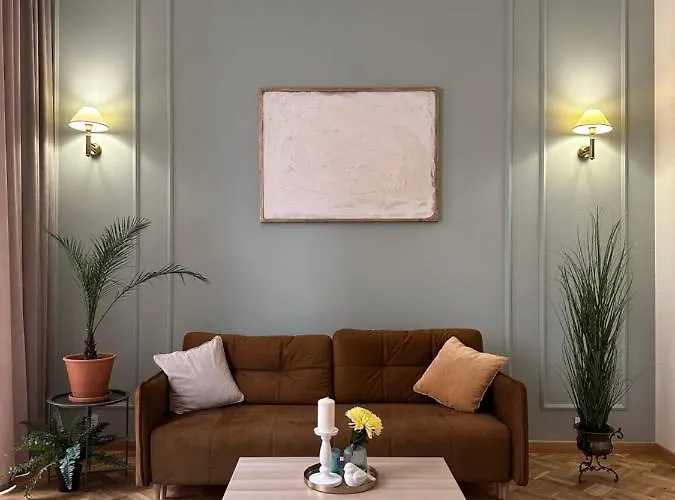 Апартаменты Leoclassic With Balcony In Center