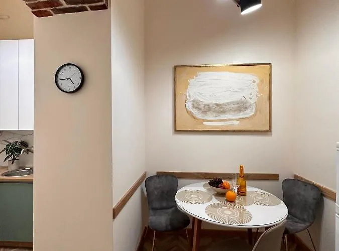 Leoclassic With Balcony In Center Львов