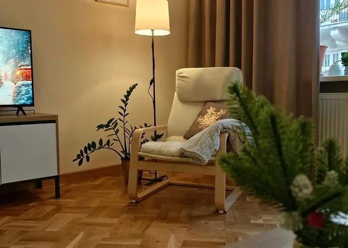 Leoclassic With Balcony In Center *